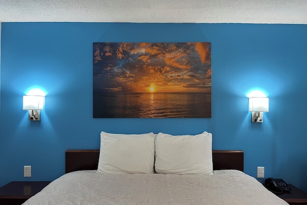 Deluxe Room | Desk, free WiFi, bed sheets