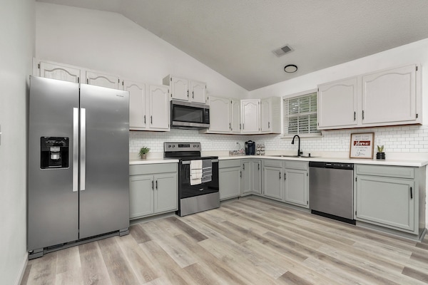 Micro-ondes, four, plaque de cuisson, lave-vaisselle