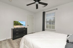 3 bedrooms, iron/ironing board, WiFi, bed sheets