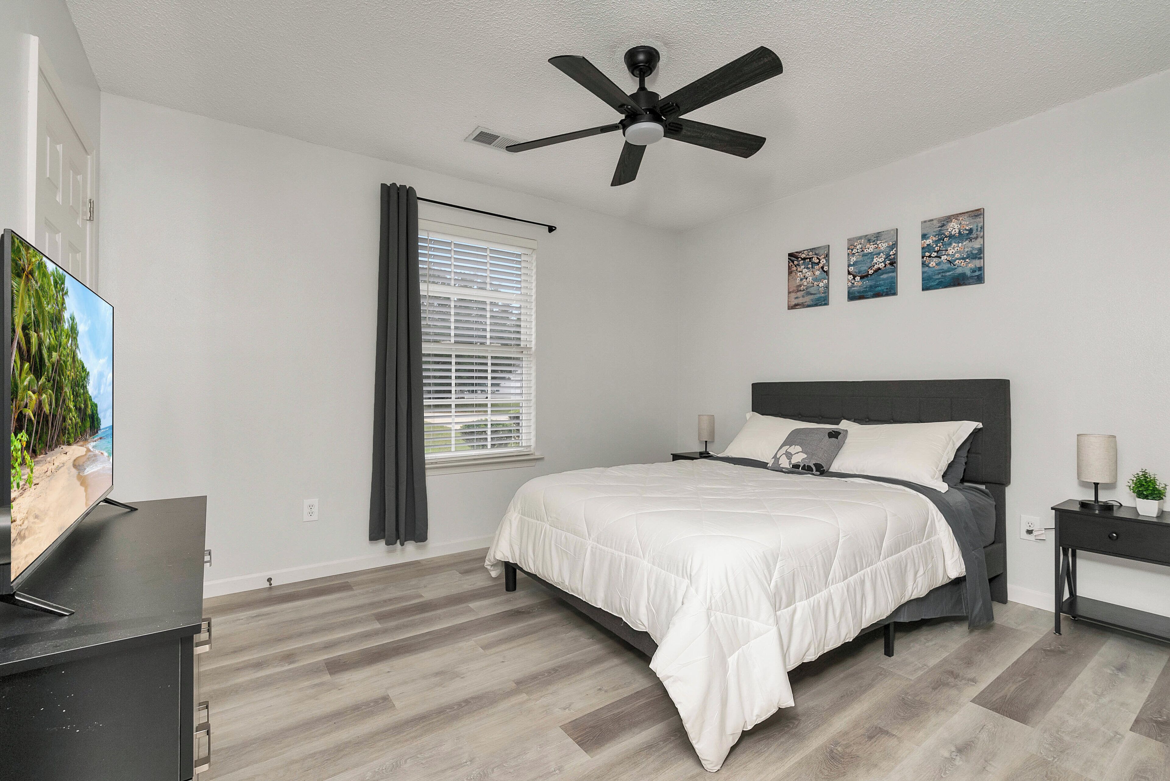 3 bedrooms, iron/ironing board, WiFi, bed sheets