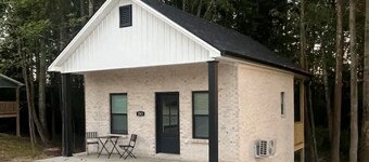 Charming 1-bedroom fish shack in Somerset with WiFi and AC