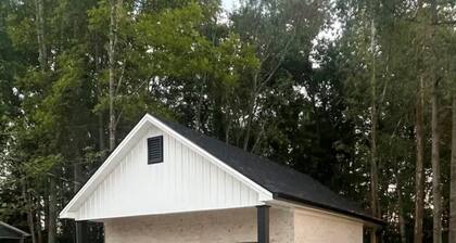 Charming 1-bedroom fish shack in Somerset with WiFi and AC