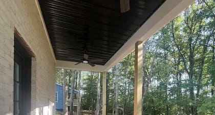 Charming 1-bedroom fish shack in Somerset with WiFi and AC