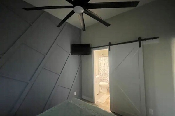 1 slaapkamer, een strijkplank/strijkijzer, gratis wifi, beddengoed