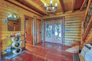 Interior - Luxury 5000sqft 6 Acre Lodge with Views, Wildlife, 2 Game Rooms & Fast Internet! (Sevierville)