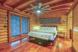 5 bedrooms, desk, iron/ironing board, WiFi