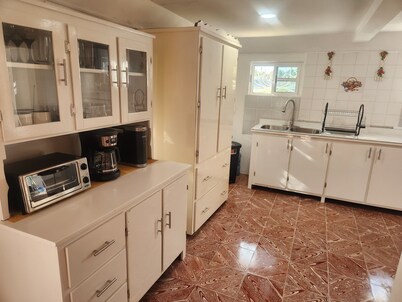 Spacious 4-bedroom house with WiFi and AC in peaceful Corozal Town