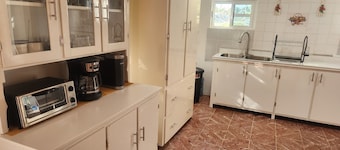Spacious 4-bedroom house with WiFi and AC in peaceful Corozal Town
