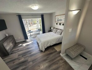 1 bedroom, desk, iron/ironing board, WiFi