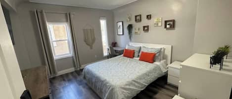 1 bedroom, desk, iron/ironing board, WiFi