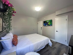 1 bedroom, desk, iron/ironing board, WiFi - Comfy Private Room in Park Allen 4

 (Edmonton)