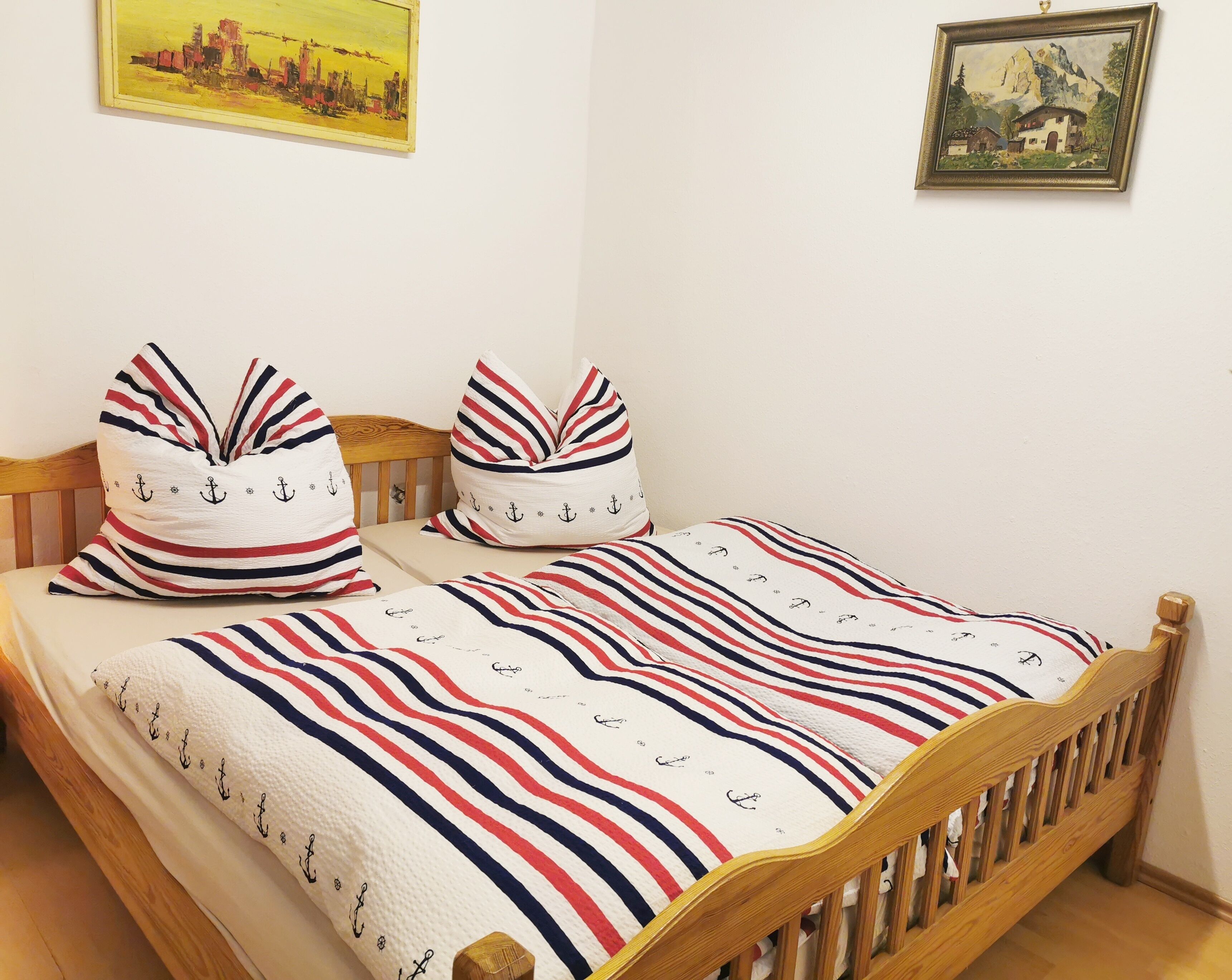 2 bedrooms, desk, iron/ironing board, WiFi