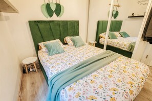 2 bedrooms, bed sheets - Lisbon charm near Alfama (Lisboa)