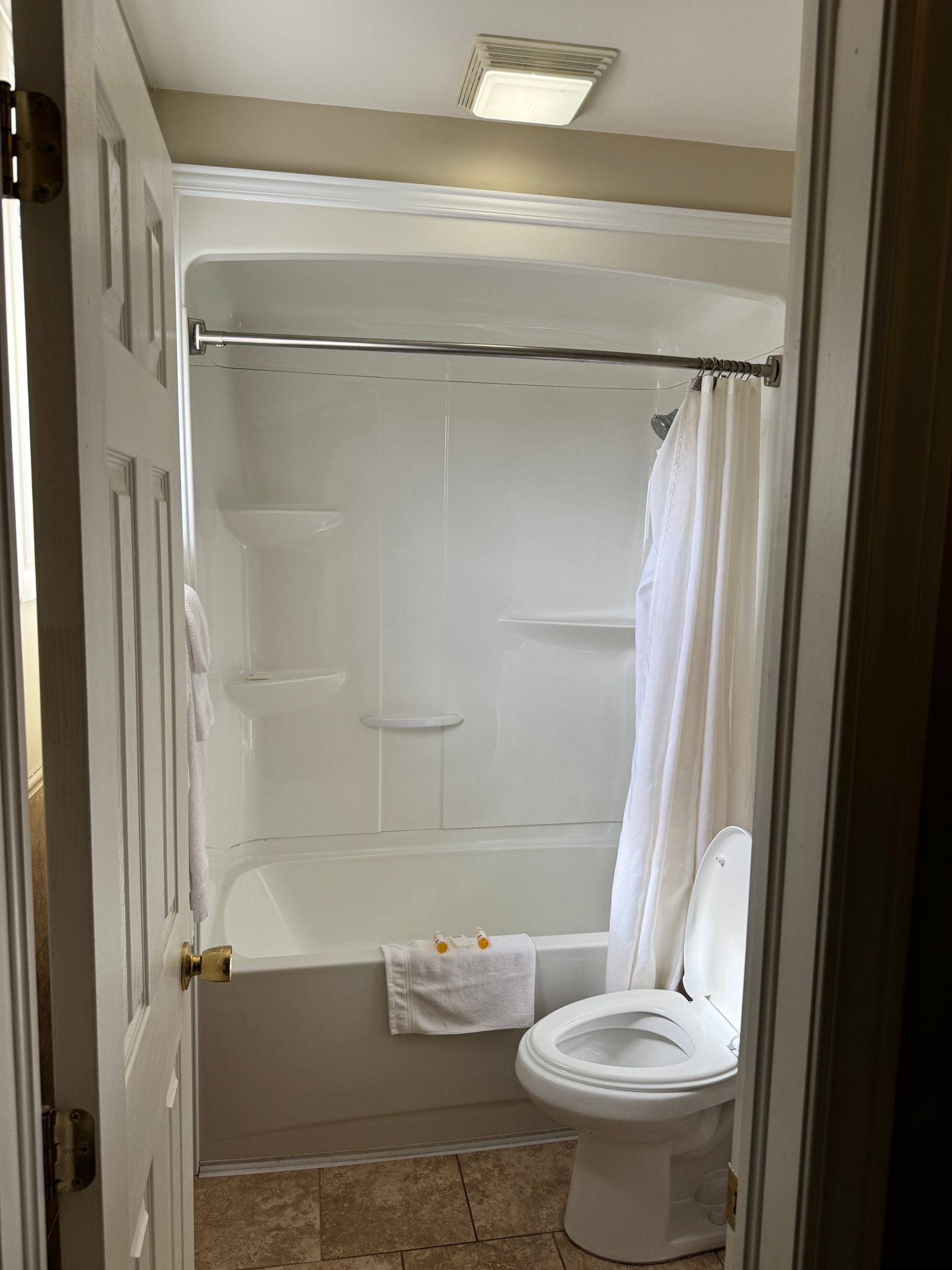 Bathtub, towels, soap, shampoo