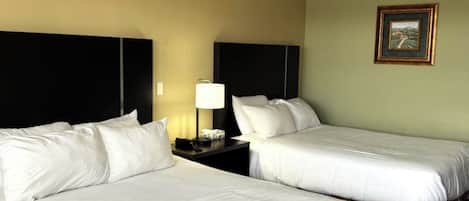 Una scrivania, Wi-Fi gratuito, lenzuola