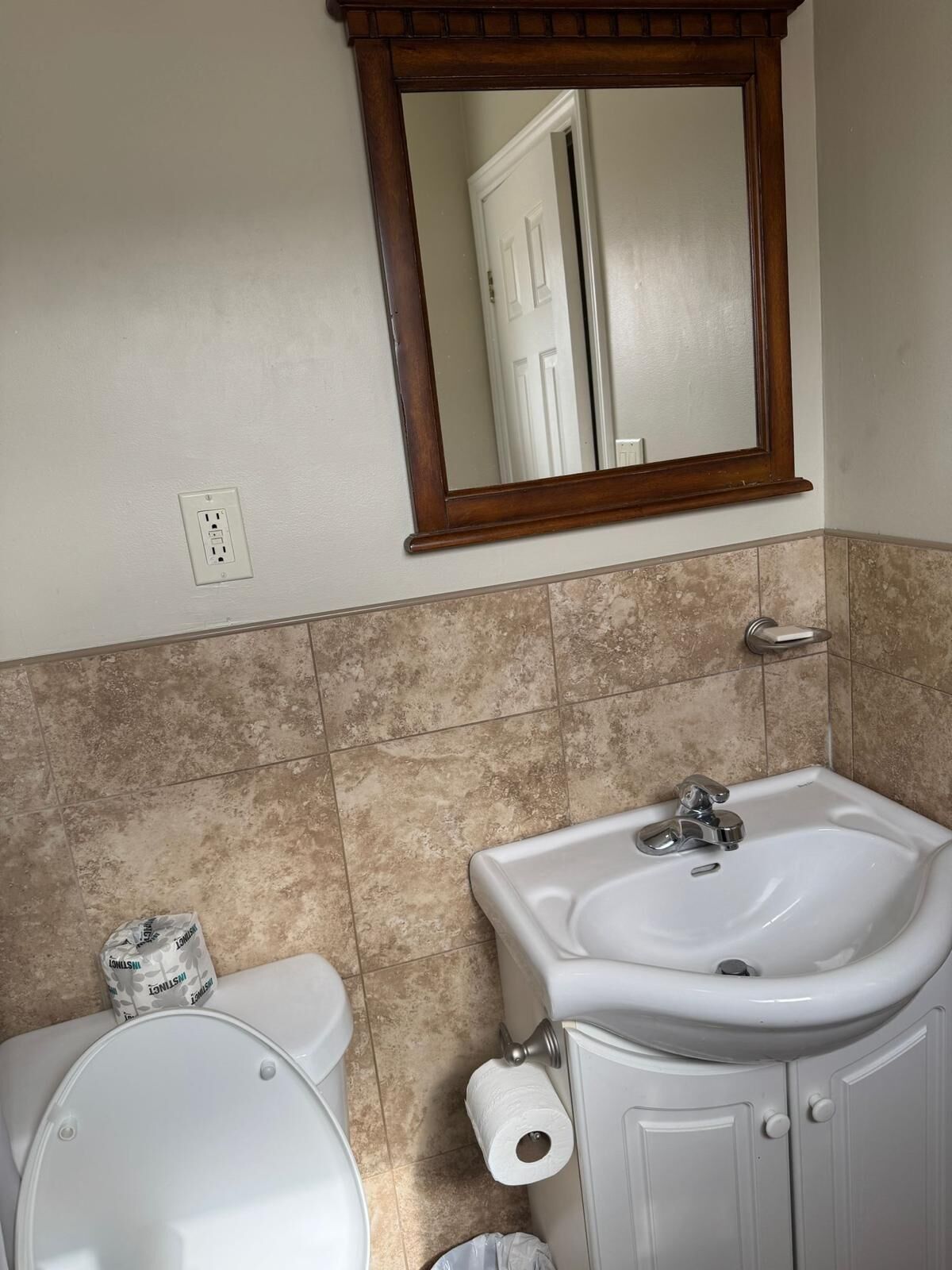 Bathtub, towels, soap, shampoo