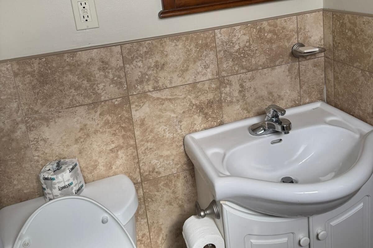 أحواض استحمام، مناشف، صابون، شامبو