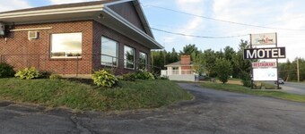 Fundy Line Motel