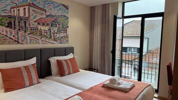 Double Room | Hypo-allergenic bedding, in-room safe, individually decorated, desk