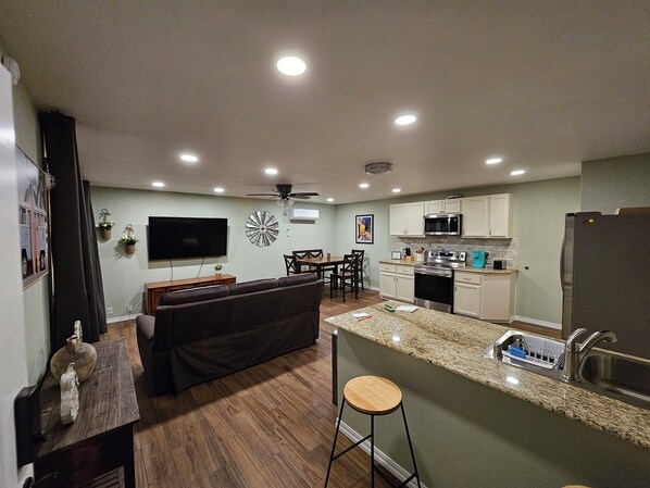 Smart TV - Spacious 2 story gated home w/ pool & play area. (Bakersfield)