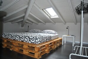 3 bedrooms, desk, iron/ironing board, travel cot