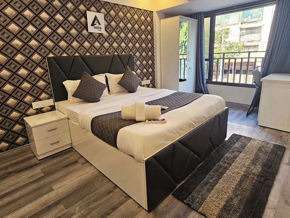 Bureau, espace de travail pour ordinateur portable