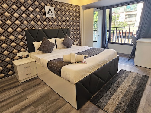 Astha Kandivali Service Apt