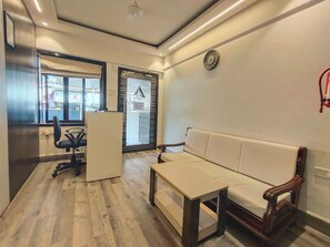 Lobby sitting area - Astha Kandivali Service Apt (Mumbai)