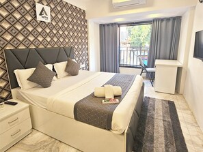 Bureau, espace de travail pour ordinateur portable