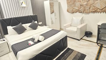 Chambre Double Deluxe, vue ville | Bureau, espace de travail pour ordinateur portable