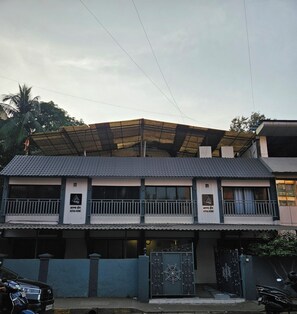 Façade de l’hébergement - soirée/nuit