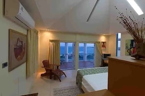 1 bedroom, desk, iron/ironing board, WiFi - Para Sol Villa spacious w/ stunning Ocean View (Lambeau)
