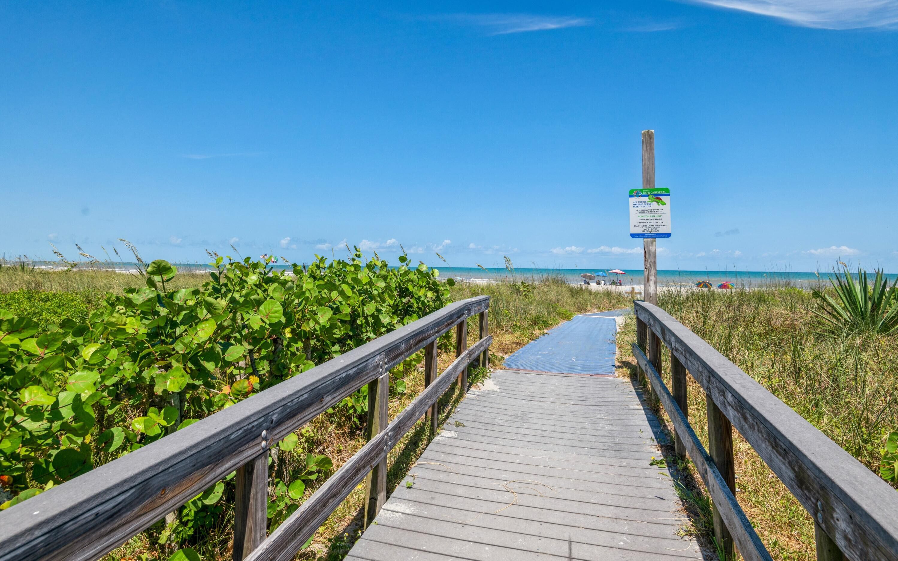 Beach nearby, sun loungers, beach towels