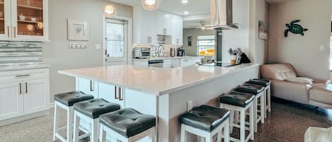 Cookware/dishes/utensils