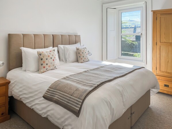 3 bedrooms, free WiFi, bed sheets