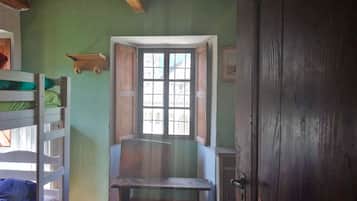 Camera quadrupla, bagno condiviso, vista montagna