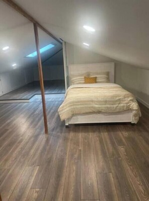 4 bedrooms, WiFi, bed sheets