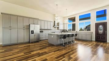 Refrigerador, microondas, horno, placa de cocina