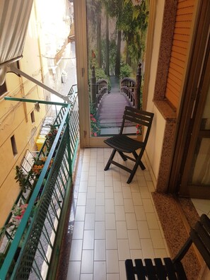 Chambre Triple Supérieure, balcon, vue ville | Vue depuis le balcon