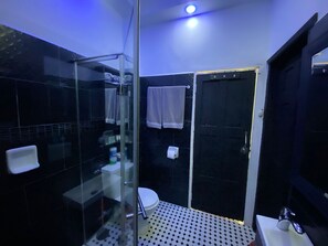Dutxa, tovalloles, sabó i xampú 