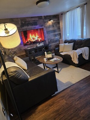 TV, fireplace