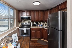 冰箱、微波炉、烤箱、炉灶