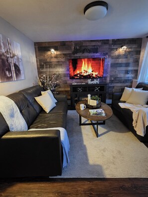 TV, fireplace