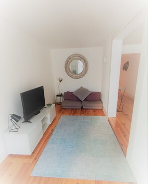 Smart TV, libros y impresora 