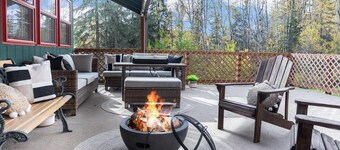 Aurora Views in Private Log Cabin