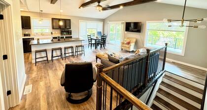 Beautiful, newly renovated 3 bedroom home on the Mississippi River.