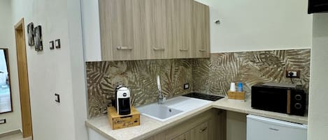 Fridge, microwave, stovetop, coffee/tea maker