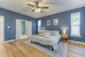 3 slaapkamers, een strijkplank/strijkijzer, wifi, beddengoed