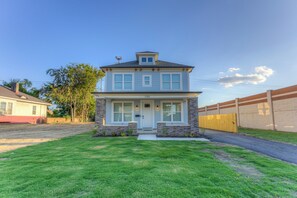 Exterior - Spa Oasis: Sauna & Cold Plunge in NEW lux home! (Memphis)