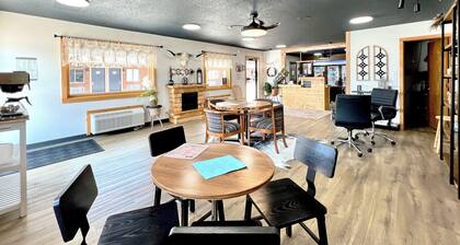 17-Hansen Inn & Cabins, Cabin, Single King, Dog Friendly, No Smoking